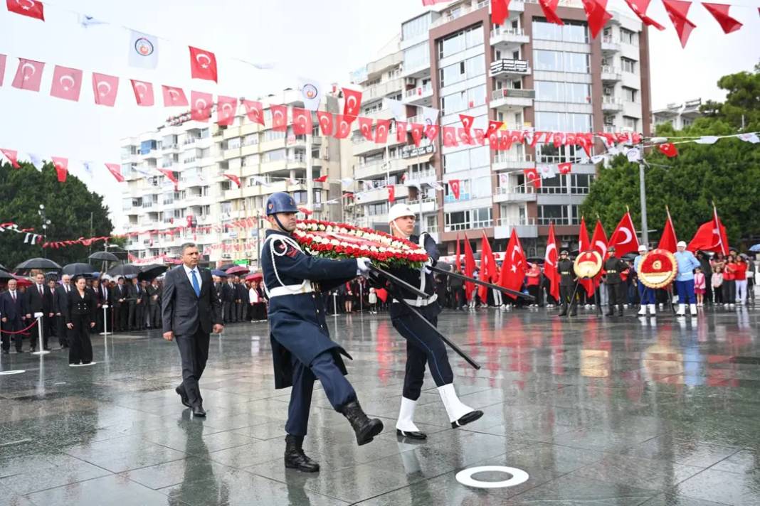 Antalya’da Cumhuriyet Yağmurla Kutlandı 2
